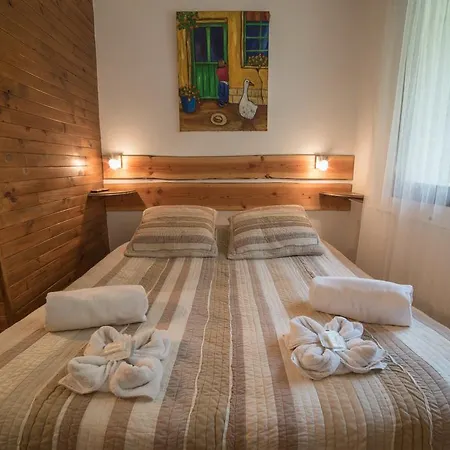 Chalet Les Moineaux Chambres D'Hotes Apartment