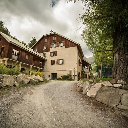 Chalet Les Moineaux Chambres D'Hotes Apartment Jausiers